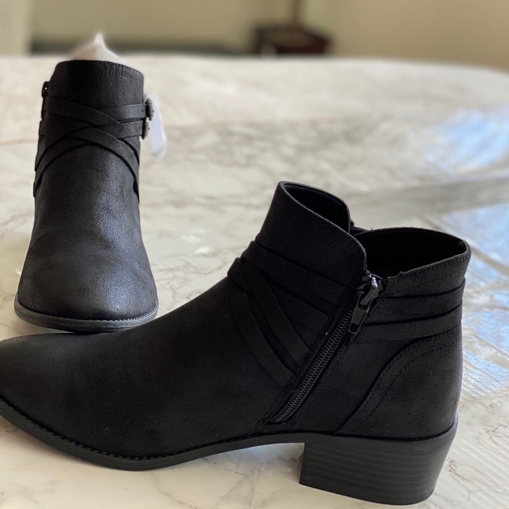Maurice’s Raven Cross Strap Ankle Booties - Picture 4 of 7